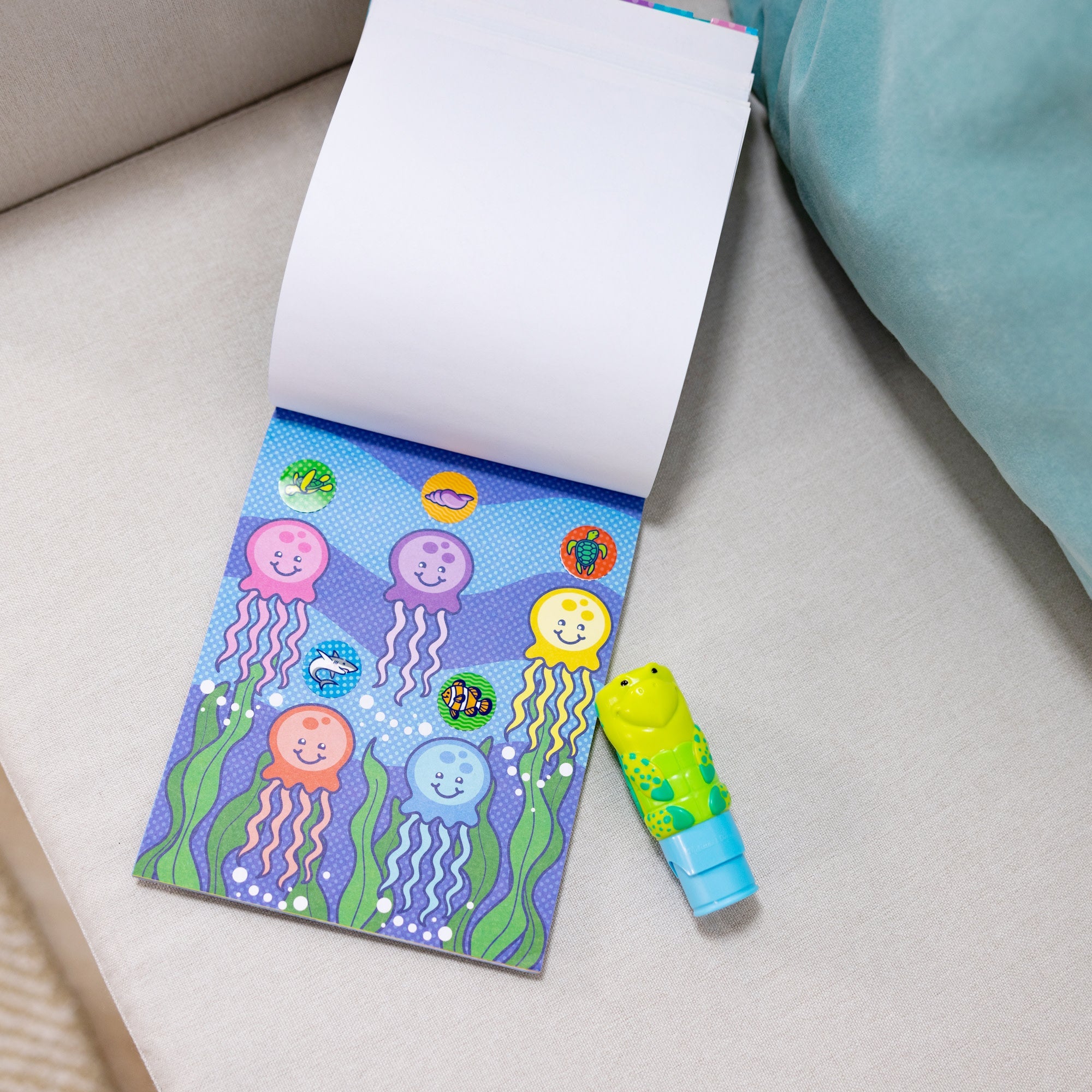 Sticker WOW!™ Activity Pad & Sticker Stamper - Sea Turtle