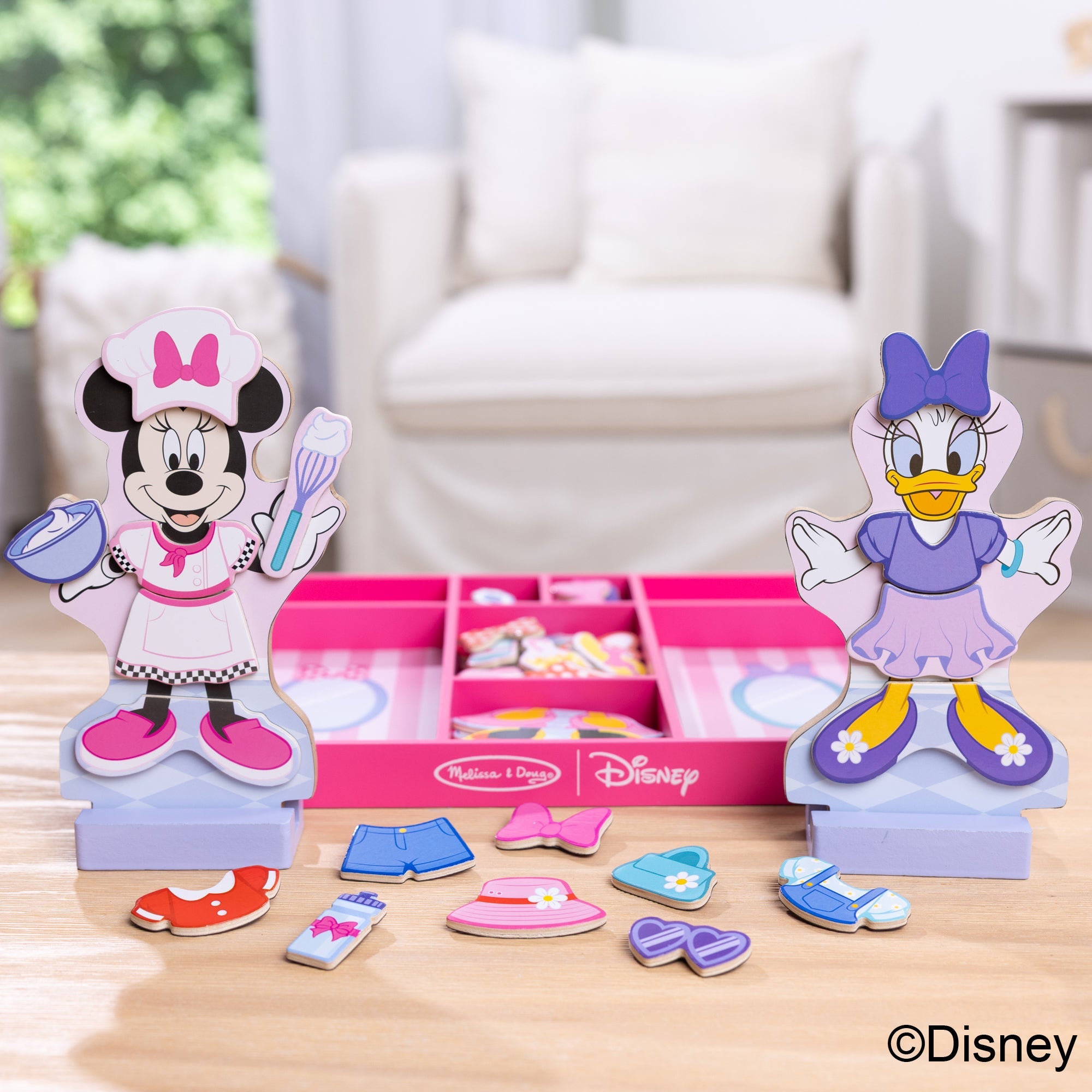 Disney Minnie & Daisy Deluxe Wooden Magnetic Dress-Up